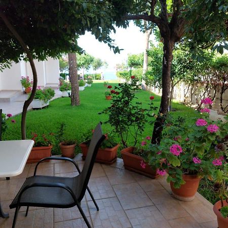 Posidonia Pension Амаринтос Екстериор снимка