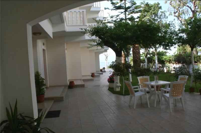 Posidonia Pension Амаринтос Екстериор снимка