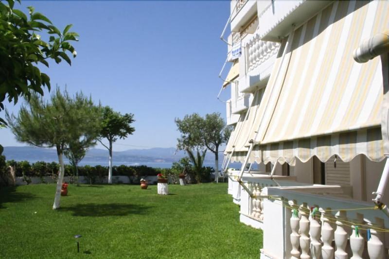 Posidonia Pension Амаринтос Екстериор снимка