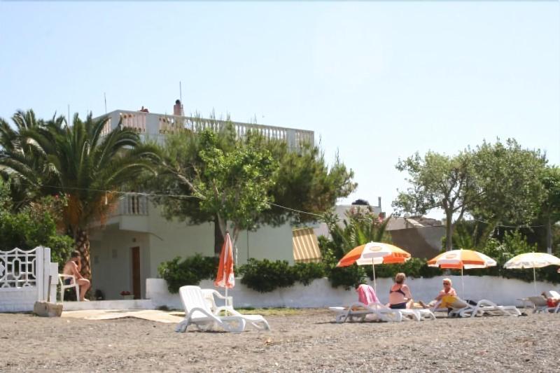 Posidonia Pension Амаринтос Екстериор снимка