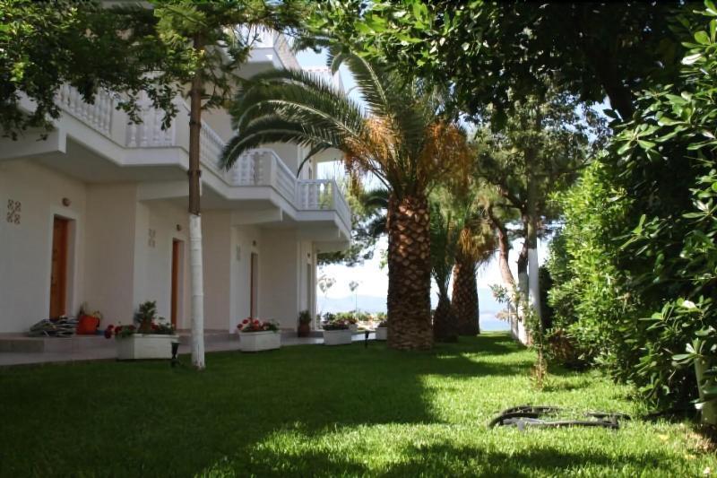 Posidonia Pension Амаринтос Екстериор снимка