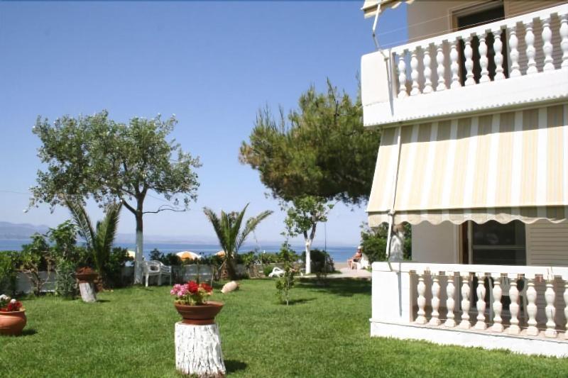 Posidonia Pension Амаринтос Екстериор снимка