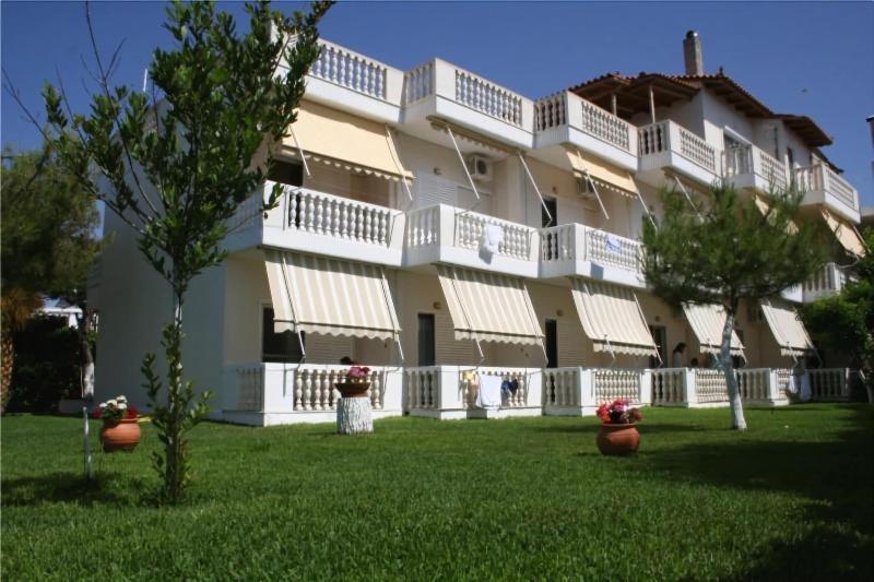 Posidonia Pension Амаринтос Екстериор снимка
