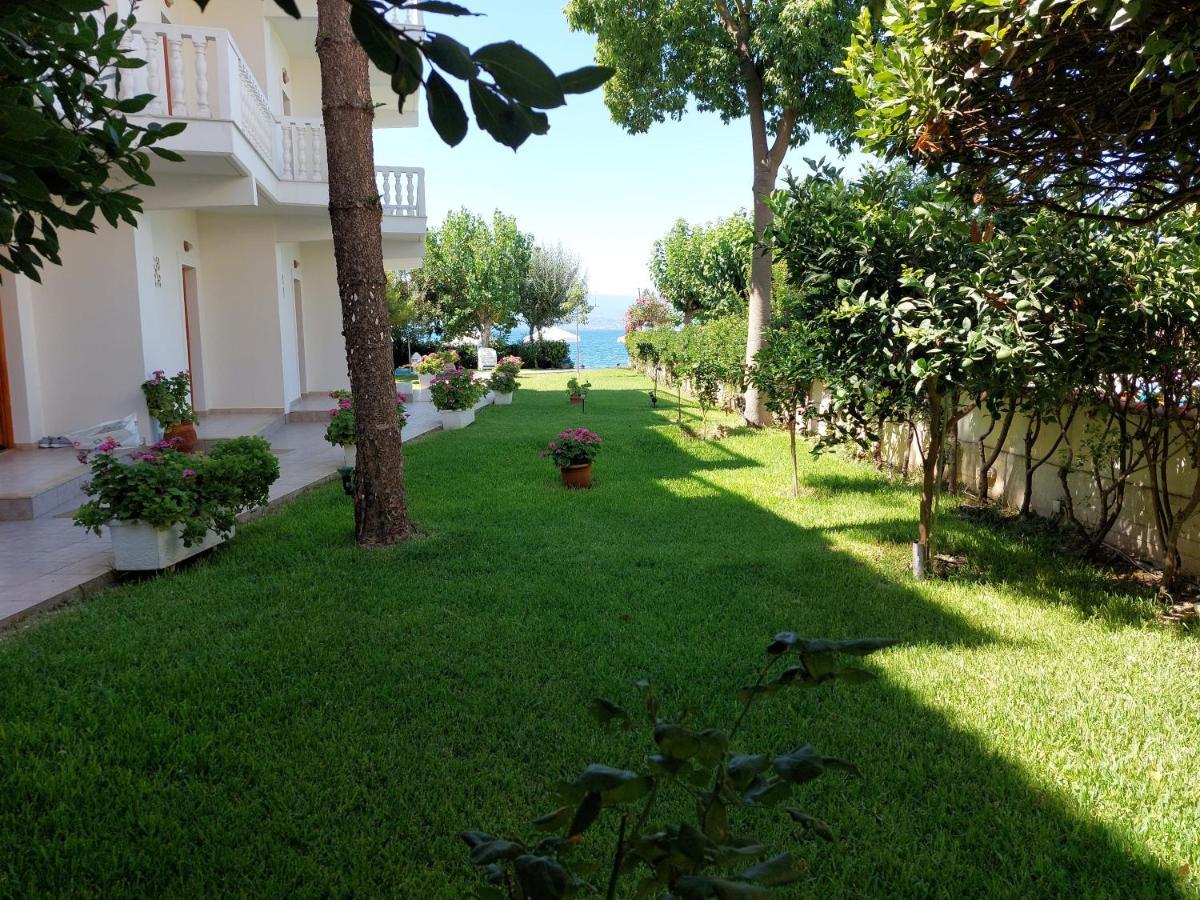 Posidonia Pension Амаринтос Екстериор снимка