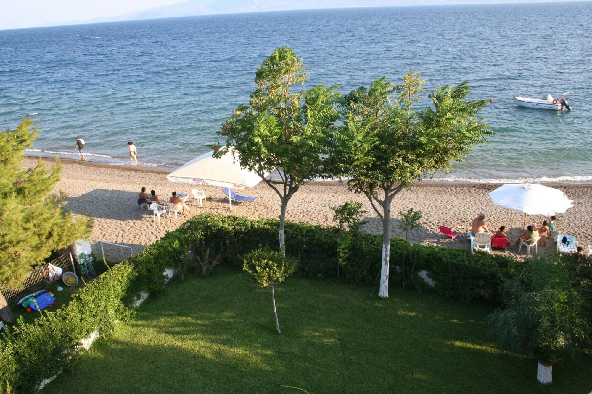 Posidonia Pension Амаринтос Екстериор снимка