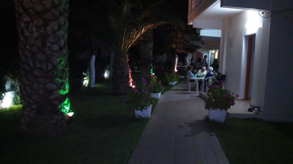 Posidonia Pension Амаринтос Екстериор снимка
