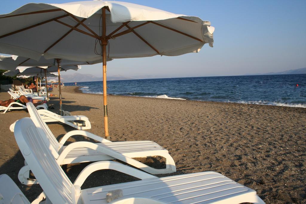 Posidonia Pension Амаринтос Екстериор снимка