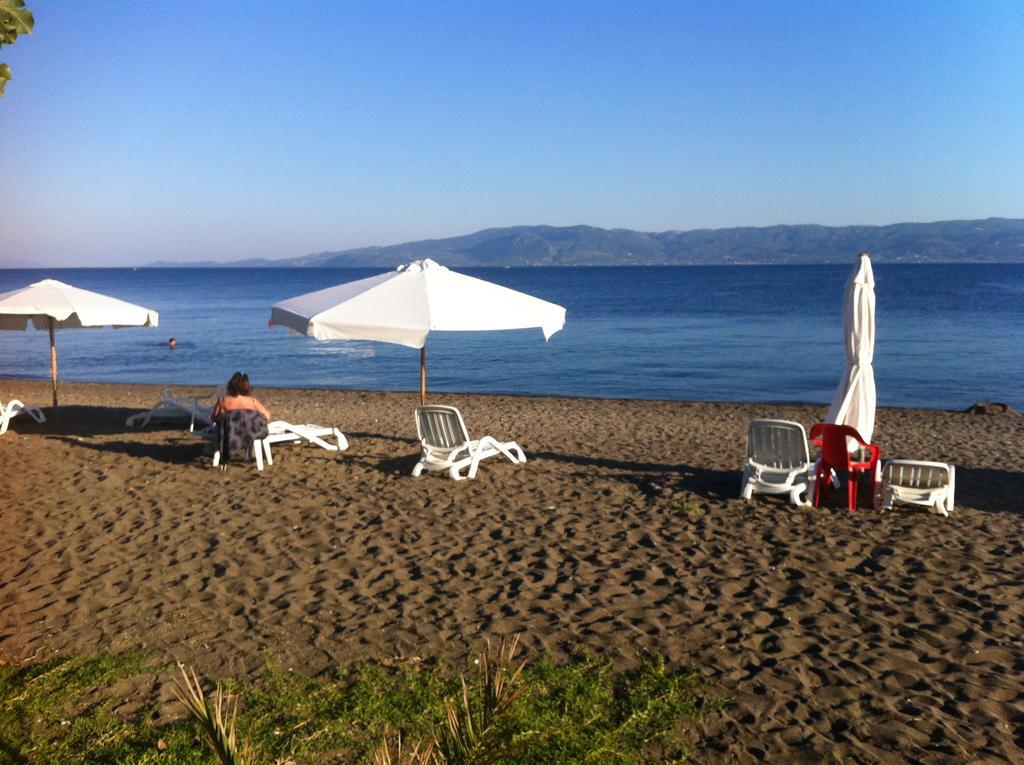 Posidonia Pension Амаринтос Екстериор снимка