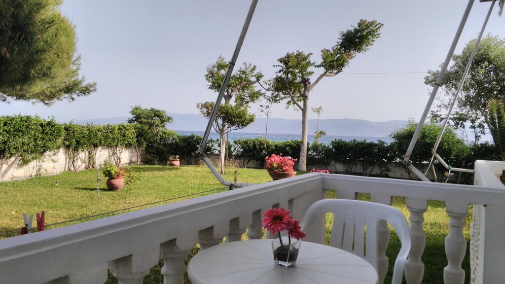 Posidonia Pension Амаринтос Екстериор снимка