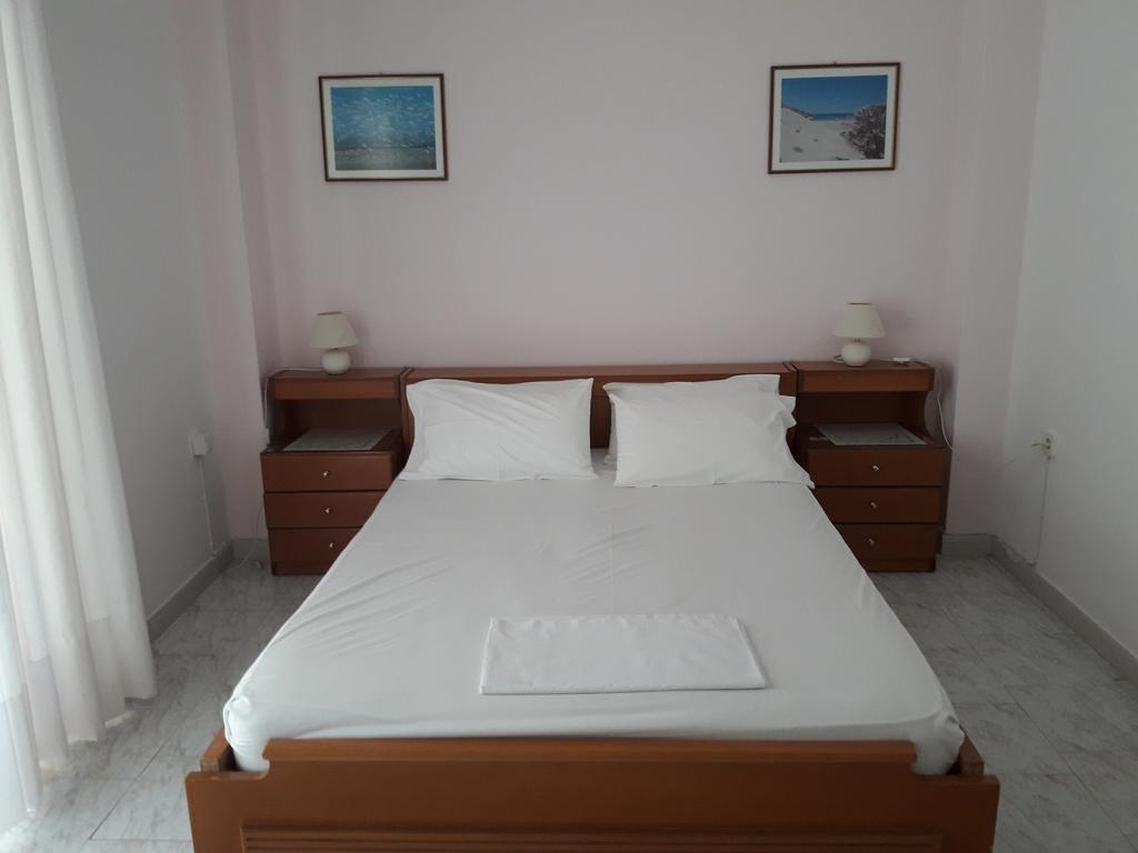 Posidonia Pension Амаринтос Екстериор снимка