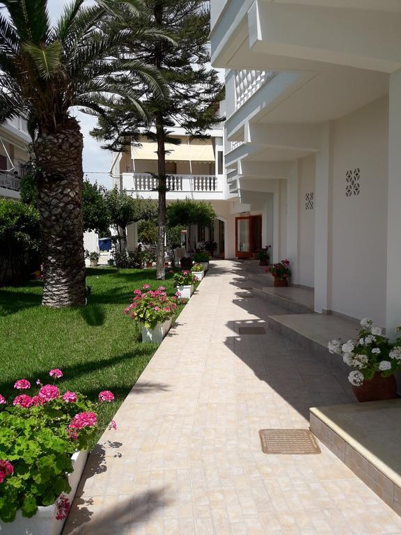Posidonia Pension Амаринтос Екстериор снимка