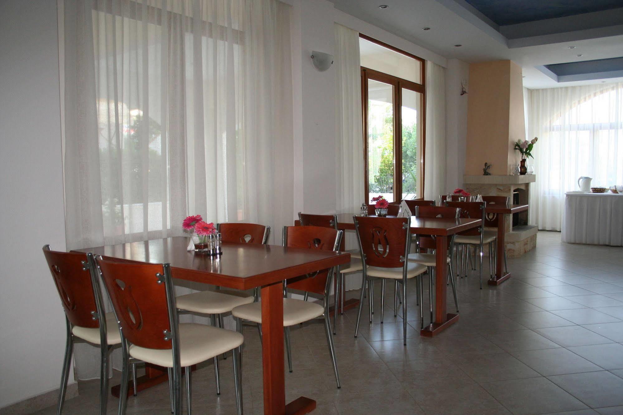 Posidonia Pension Амаринтос Екстериор снимка